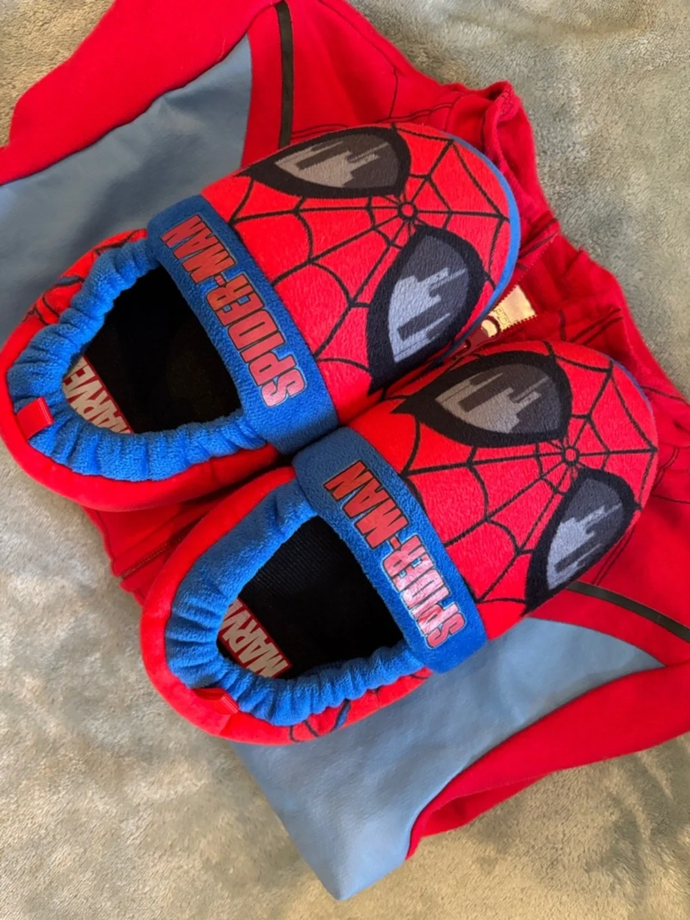Marvel Spider-Man Hooded Costume Jacket with Matching Slippers Bundle - Picture 6 of 6